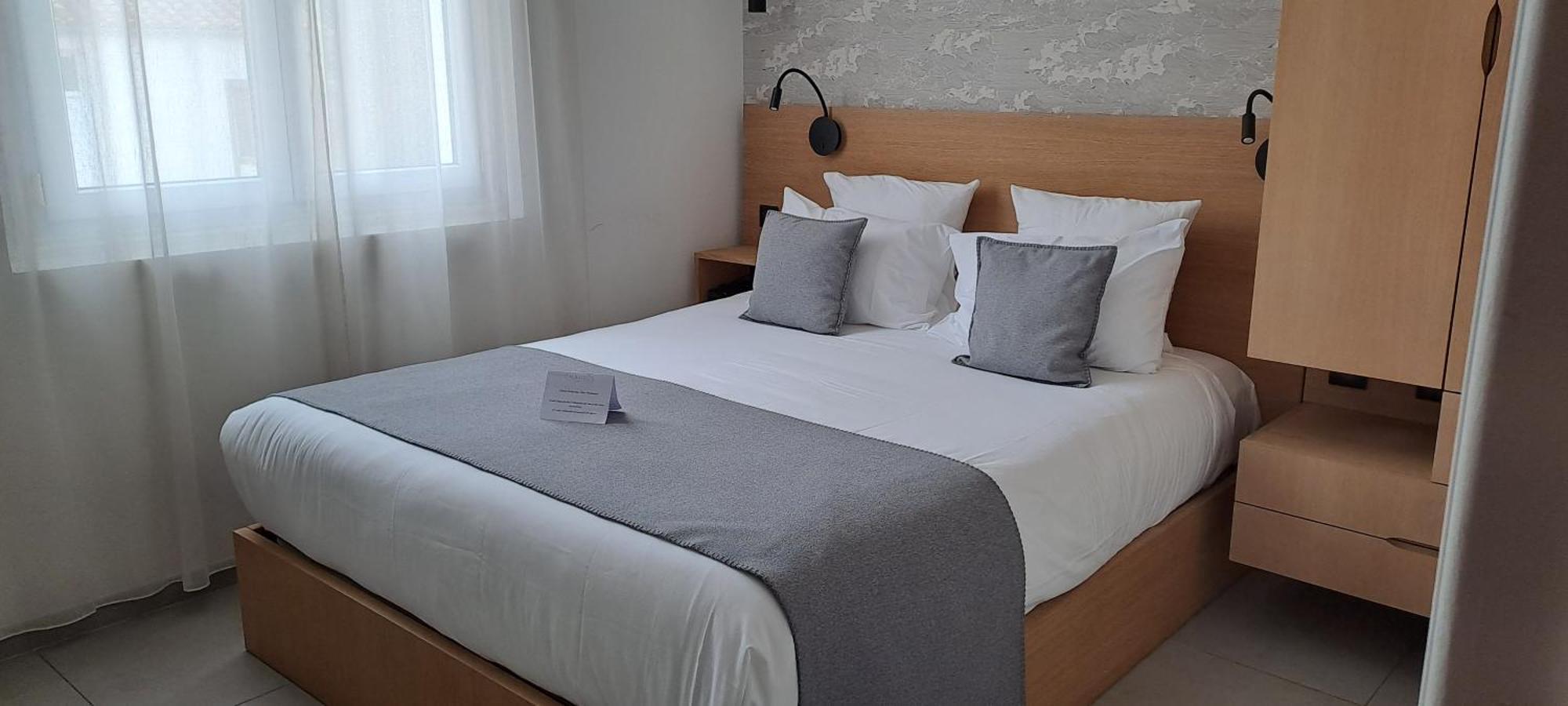 Hotel L'Albatros แซ็ง-โทรจง-เลส์-แบ็งส์ ภายนอก รูปภาพ