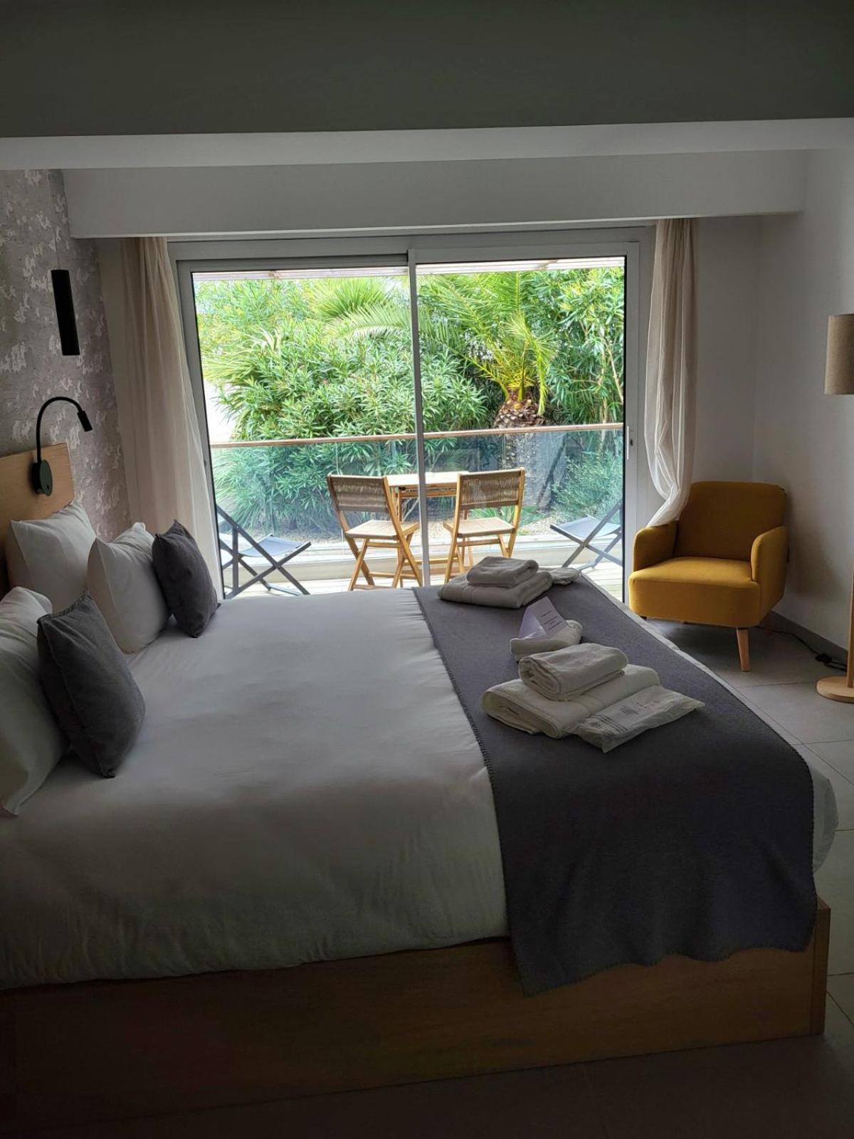Hotel L'Albatros แซ็ง-โทรจง-เลส์-แบ็งส์ ภายนอก รูปภาพ