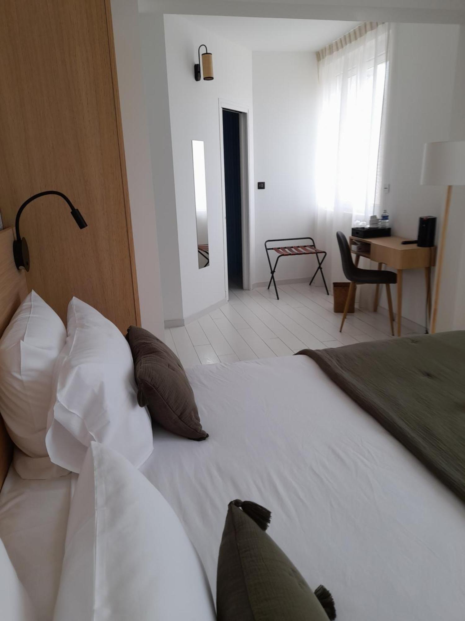 Hotel L'Albatros แซ็ง-โทรจง-เลส์-แบ็งส์ ภายนอก รูปภาพ